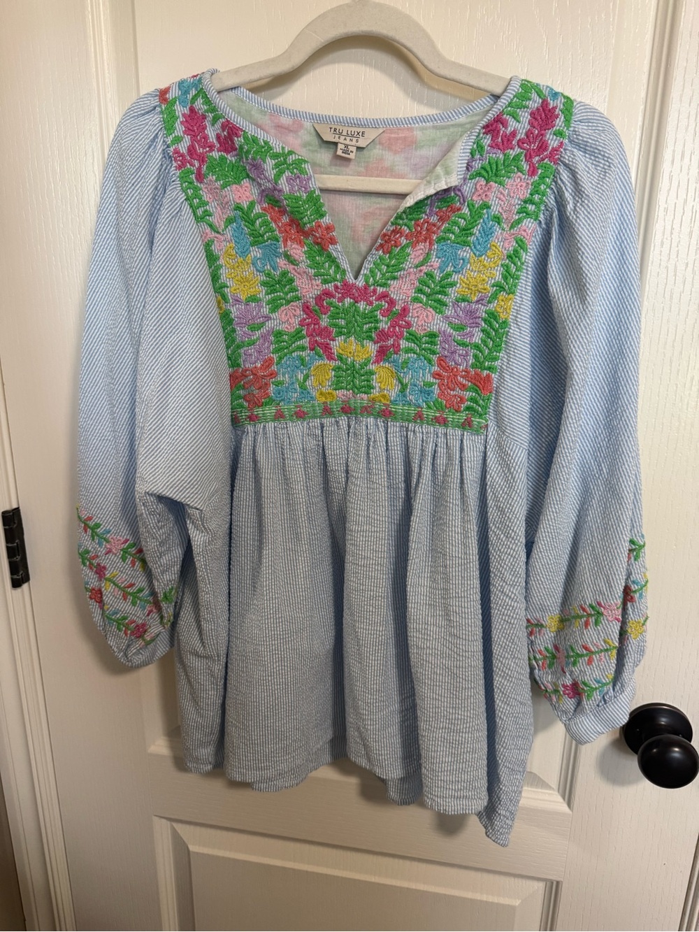Tru Luxe Jeans Floral Embroidered Seersucker Top XL